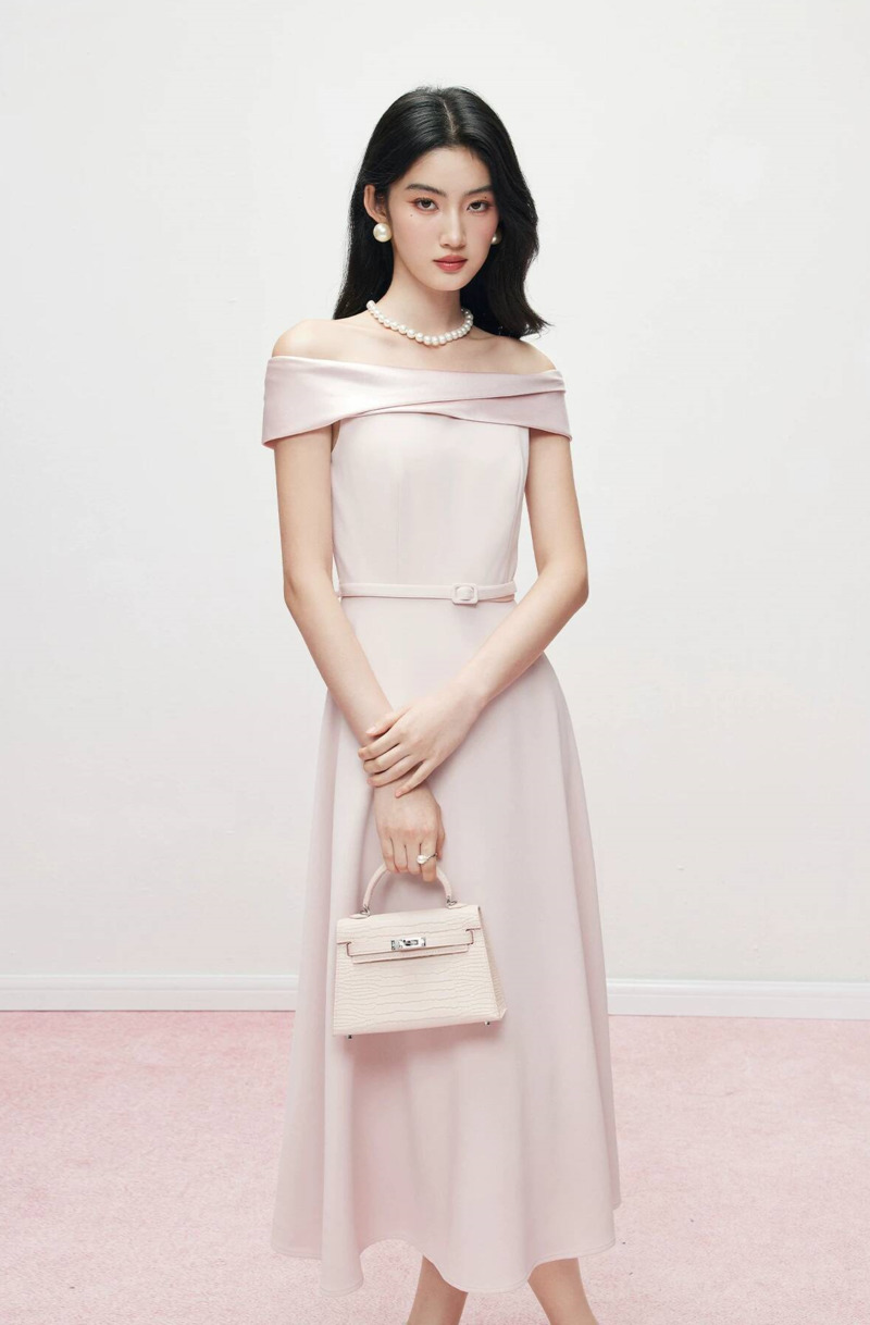 Robe midi rose en satin pour f - Party Games Offline avis et prix